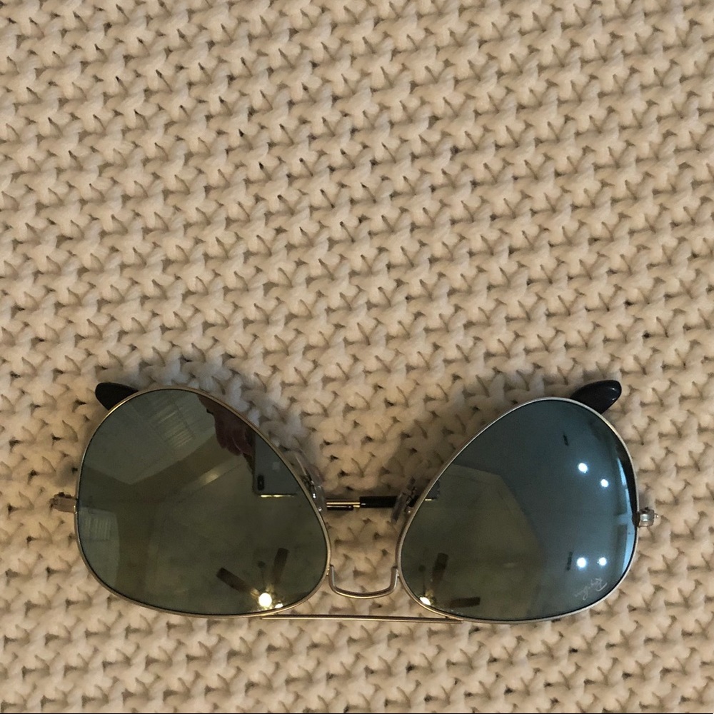 Silver Mirrored Aviator Sunglasses